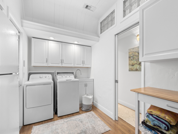 Waterfront Retreat with 4 Bedrooms in Longboat Key
